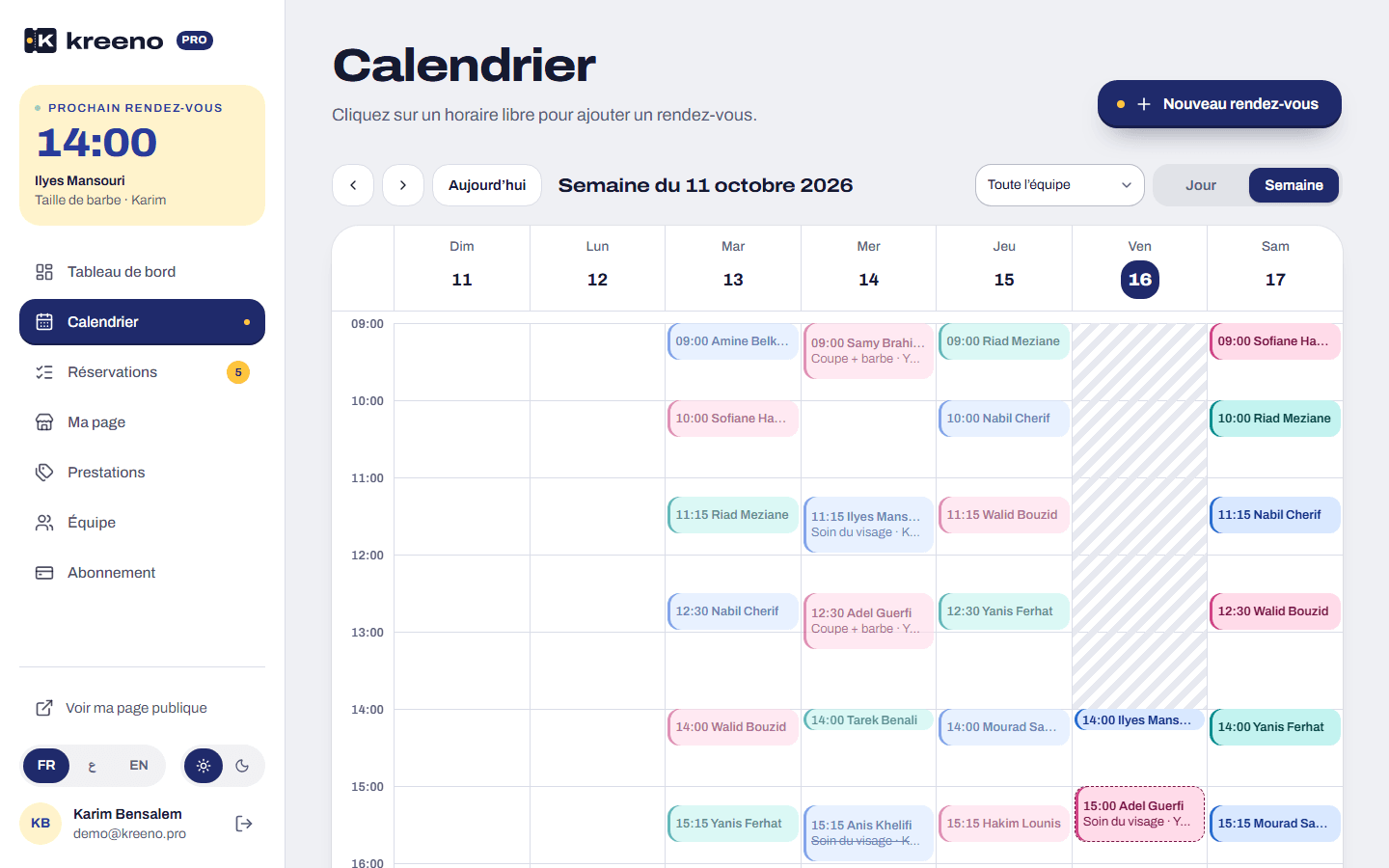 Le calendrier de l’espace pro : une semaine de rendez-vous, une couleur par personne.